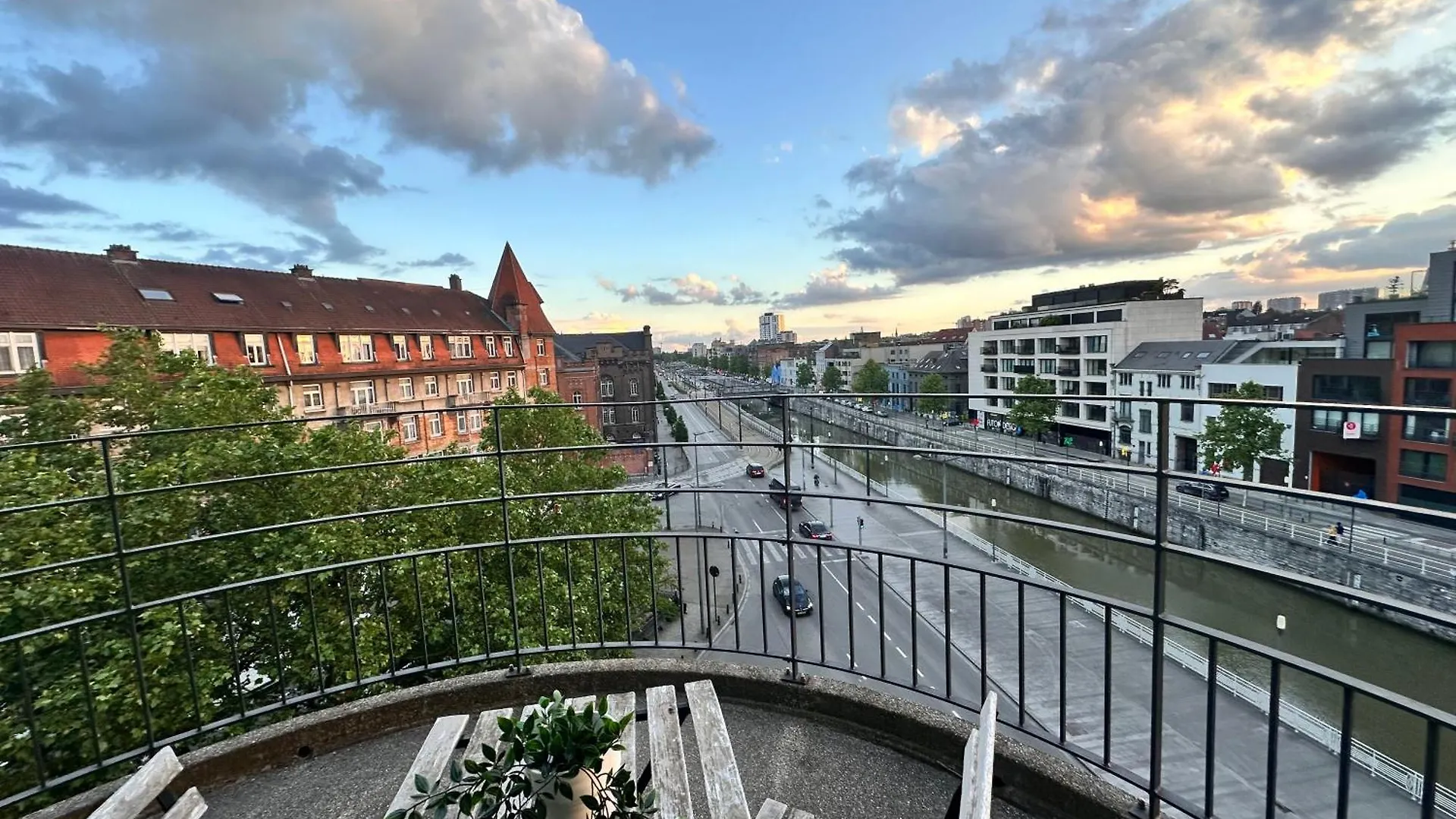 Sleep & Explore Brussels
